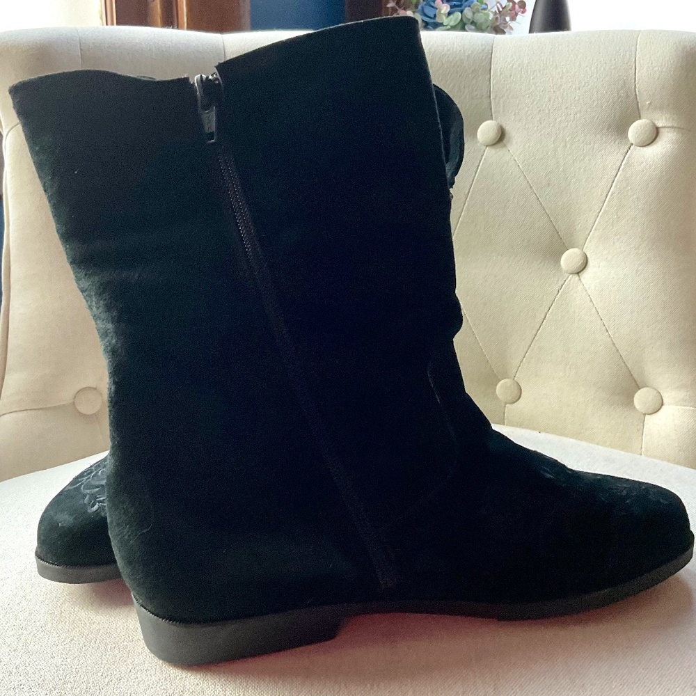 JACK SPRAT “Lori” Black SUEDE Boots with foot detail in Size 8